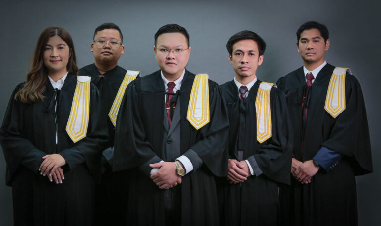 ภาพประกอบเว็บไซต์รวมชุดครุยทนาย